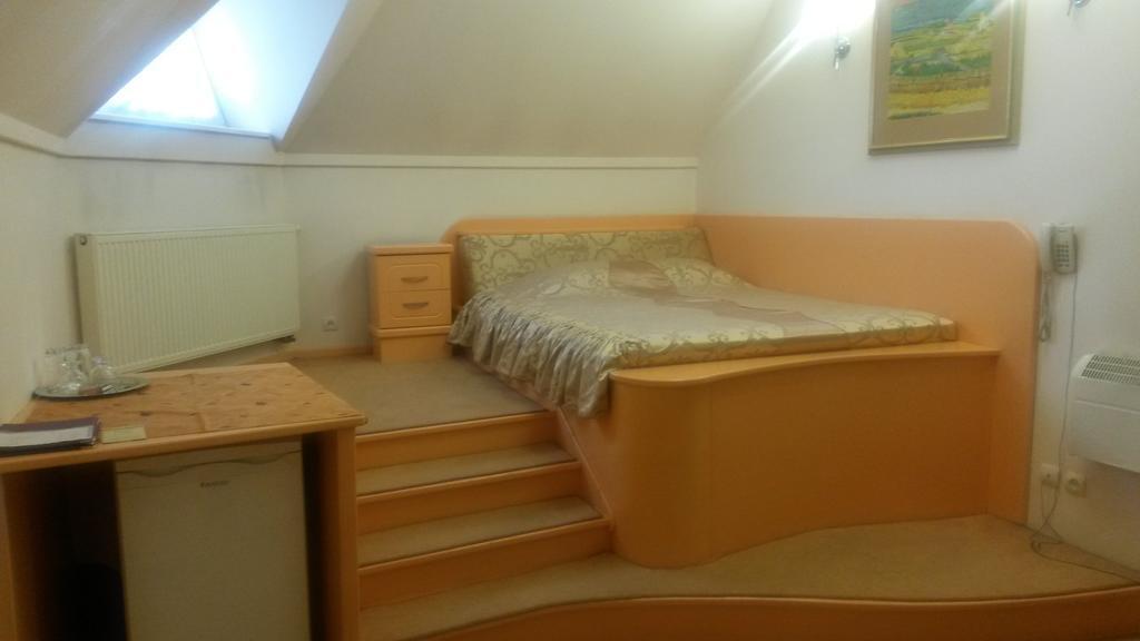 Marlen Hotel Rivne Ngoại thất bức ảnh